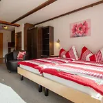 Haus Azur By Interhome アパート サース・アルマゲル